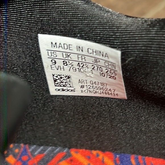 ADIDAS - OZWEEGO ZIP - CHINESE NEW YEAR SIZE 9 - Picture 7 of 11